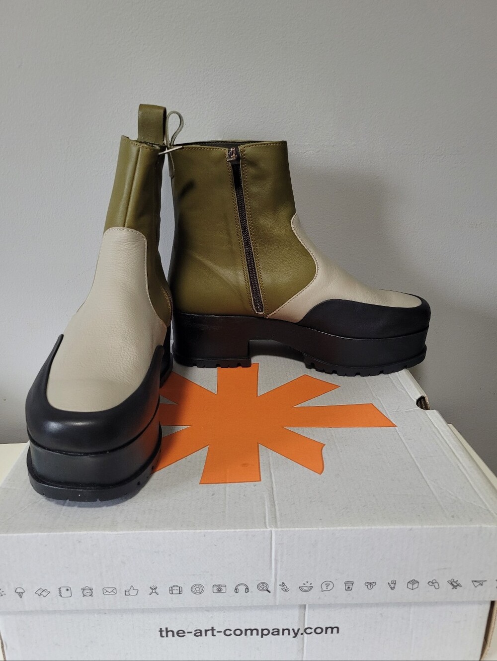 The Art Company Manchester Boots, BNIB, Size 41
